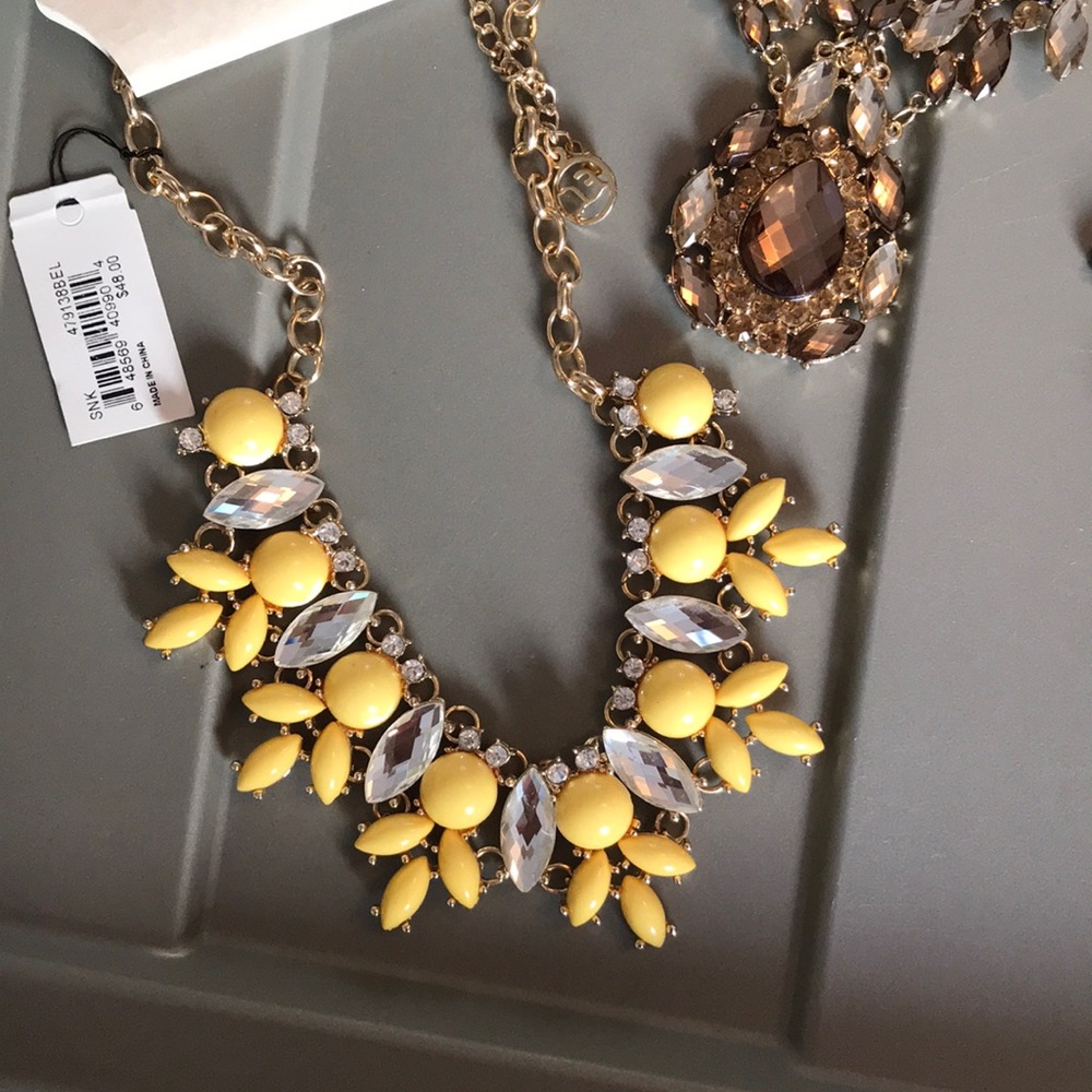 Assorted statement necklaces - Picture 2 of 7